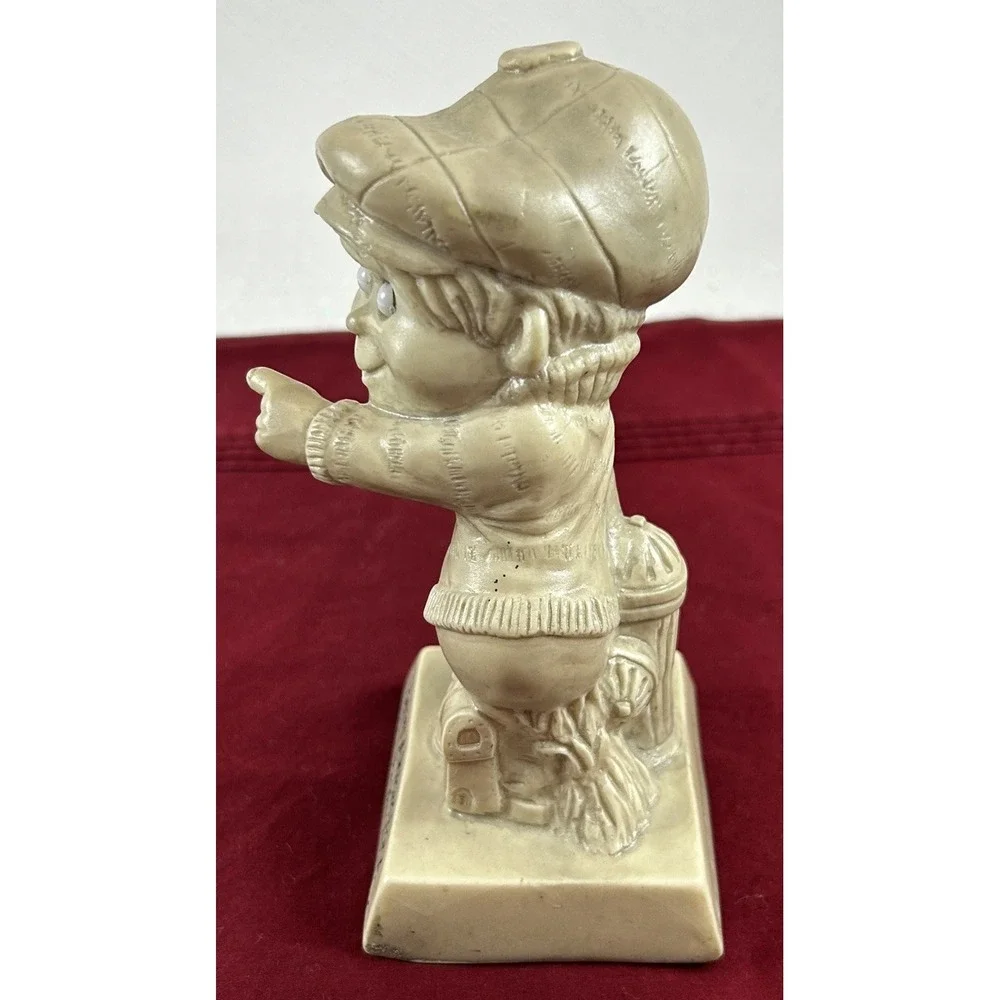 Vtg R & W Berries Co's. Figurine 1970 